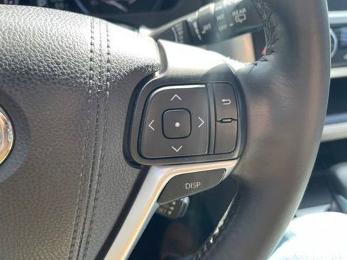 Used 2015 Toyota Highlander Plus FWD image 20