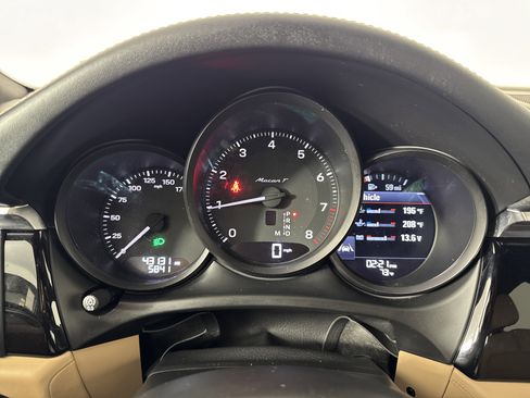 Used 2023 Porsche Macan Turbo image 31
