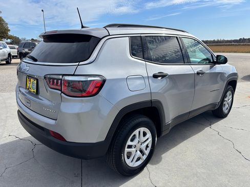 Used 2019 Jeep Compass Sport image 4