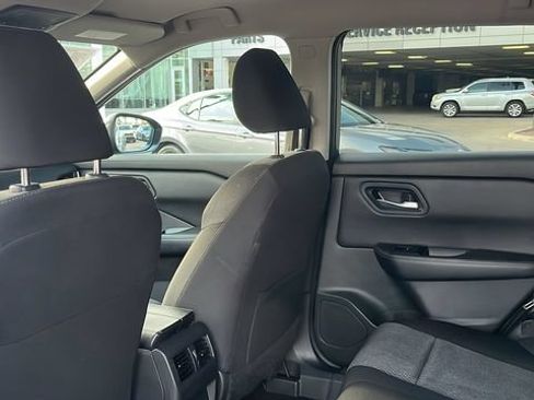 Used 2024 Nissan Rogue SV FWD image 19