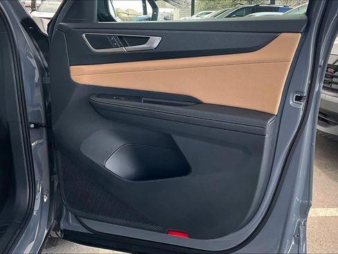 Used 2024 Volkswagen Atlas Cross Sport SEL R-Line image 22