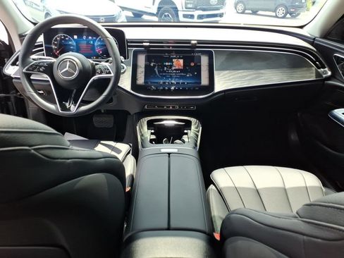 Used 2025 Mercedes-Benz E 350 4MATIC Sedan image 30