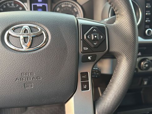 Used 2020 Toyota Tacoma SR5 RWD image 21