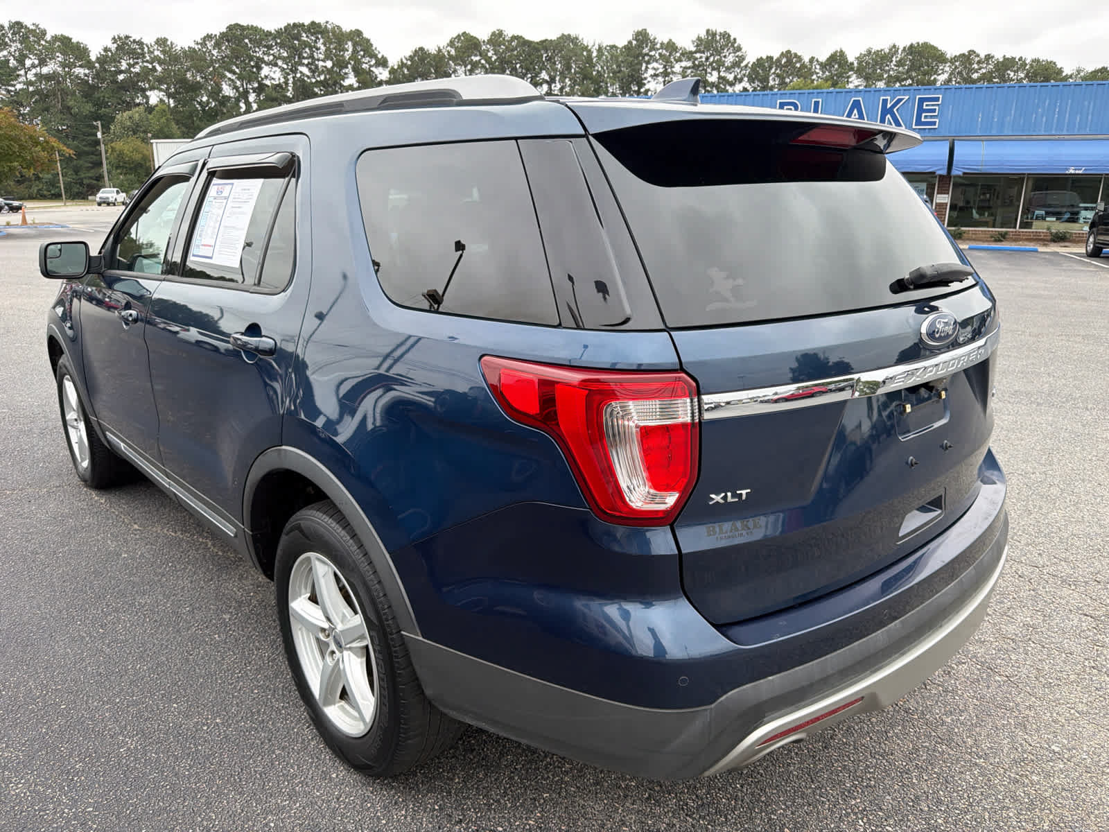 Used 2016 Ford Explorer XLT w/ Equipment Group 202A AWD/4WD image 5