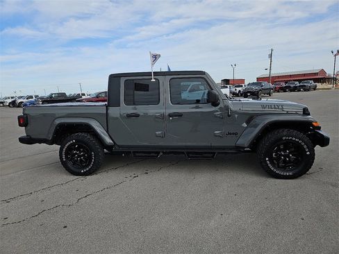 Used 2021 Jeep Gladiator Willys image 8