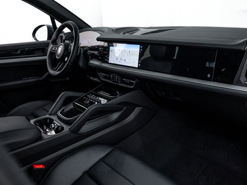 Certified 2026 Porsche Cayenne AWD/4WD image 13