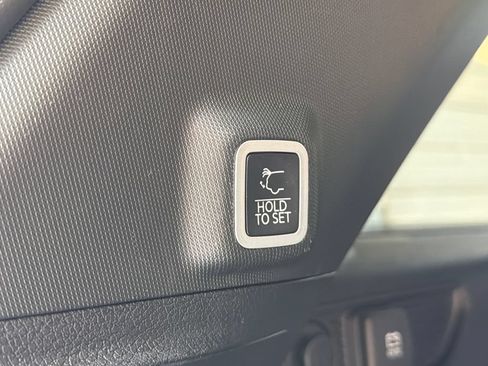 Used 2023 Jeep Grand Cherokee Overland AWD/4WD image 36