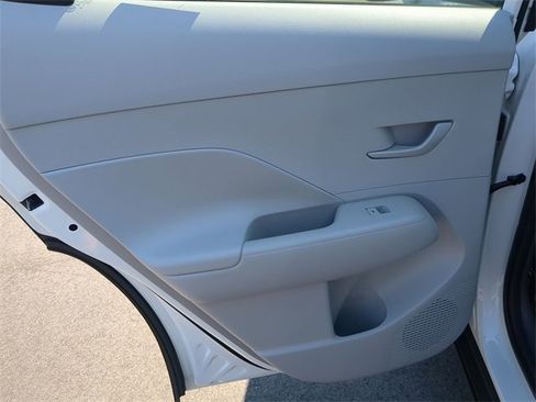 New 2026 Hyundai Kona SE image 22