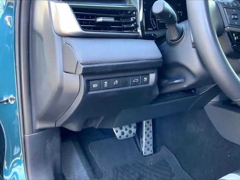 Used 2025 Toyota Camry SE FWD image 35