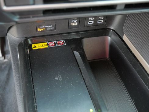 Certified 2025 Toyota Camry SE image 31