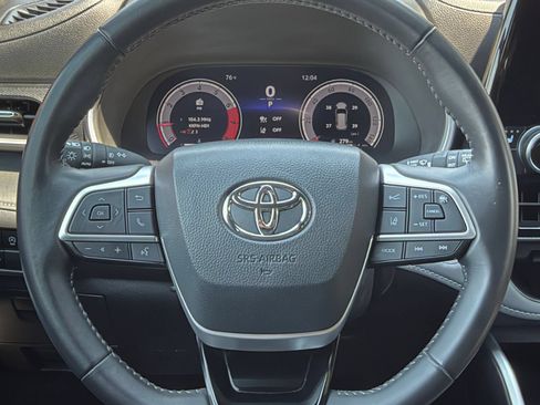 Used 2025 Toyota Highlander XSE AWD/4WD image 29