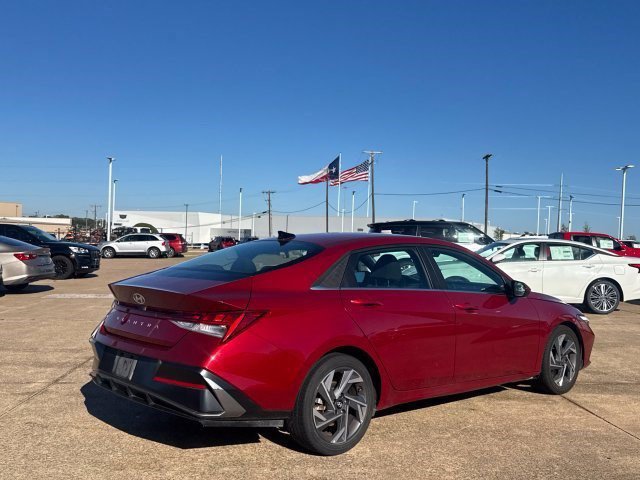 Used 2025 Hyundai Elantra SEL FWD image 28