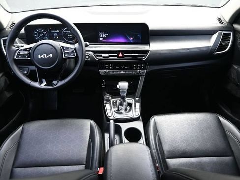 Used 2025 Kia Seltos EX FWD image 16