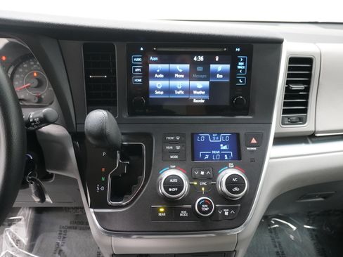 Used 2015 Toyota Sienna LE FWD image 19
