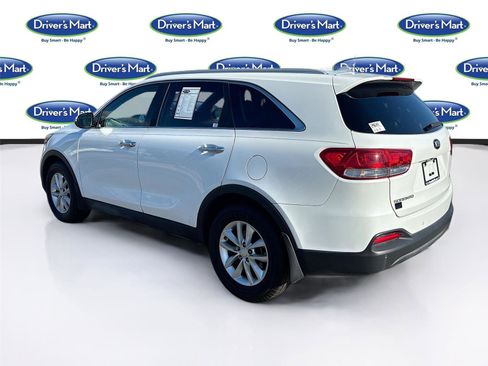 Used 2017 Kia Sorento LX w/ LX Convenience Package image 6