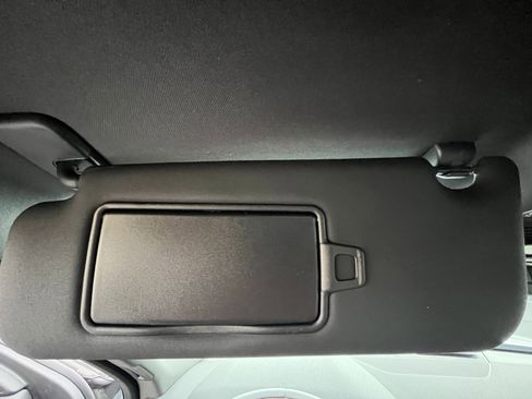 Certified 2025 Land Rover Range Rover Velar Dynamic HSE image 27