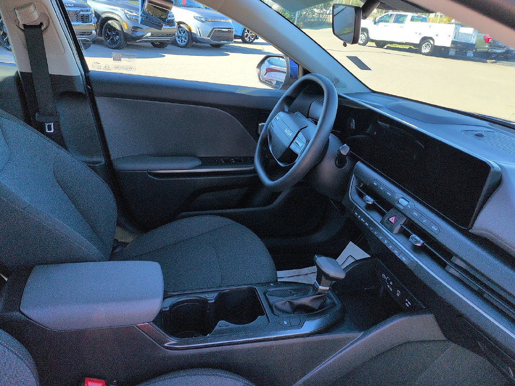 Used 2025 Kia K4 FWD image 7