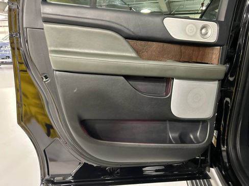 Used 2022 Lincoln Navigator L Black Label AWD/4WD image 21