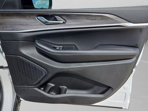 New 2026 Jeep Grand Cherokee Altitude AWD/4WD image 30