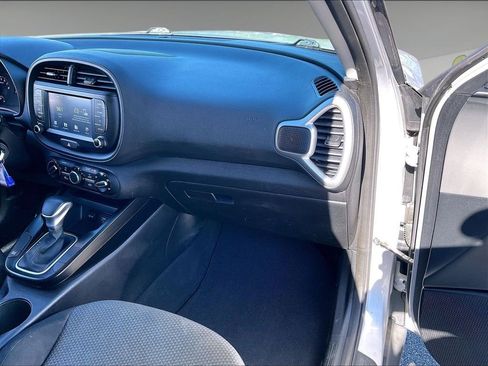 Used 2020 Kia Soul LX FWD image 12