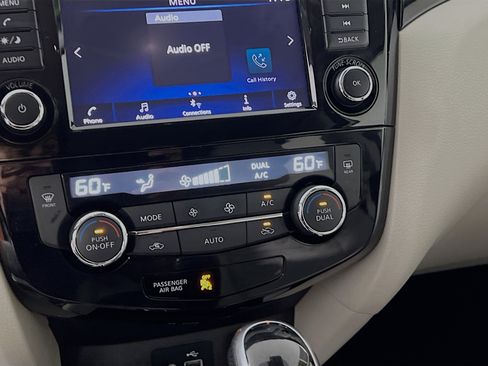 Used 2022 Nissan Rogue Sport SV image 26