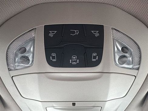 Used 2024 Chrysler Pacifica Touring-L image 26