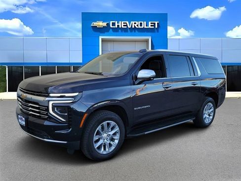 Used 2025 Chevrolet Suburban Premier image 7