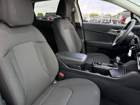 Used 2025 Kia Sportage LX image 23