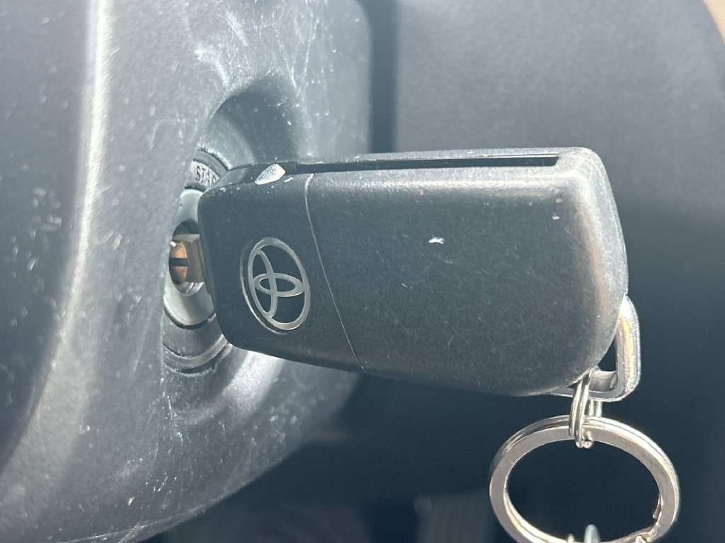 Used 2021 Toyota RAV4 LE FWD image 22