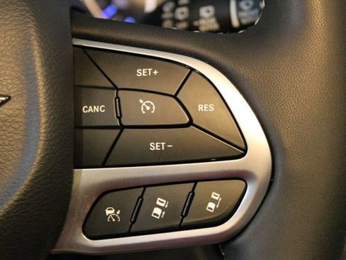 Used 2024 Chrysler Pacifica Touring-L FWD image 23