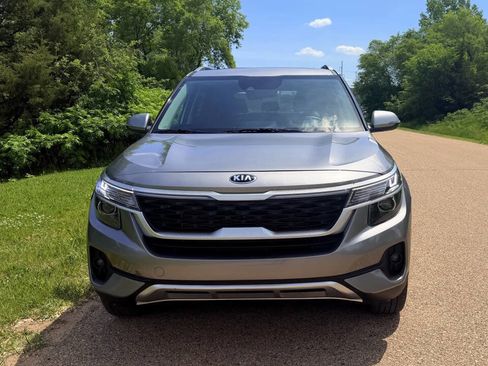 Used 2021 Kia Seltos EX AWD/4WD image 3