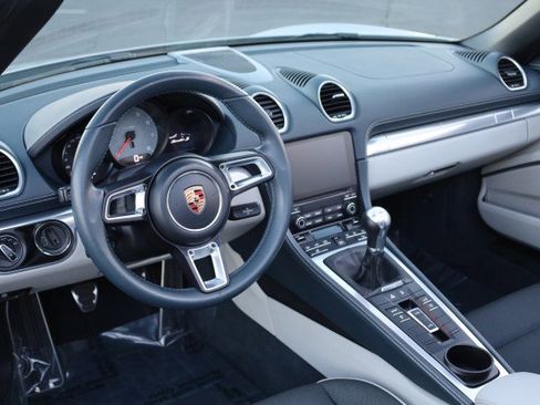 Used 2017 Porsche 718 Boxster S image 25