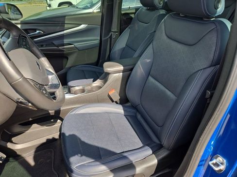 Used 2023 Chevrolet Bolt EUV Premier w/ Sun & Sound Package FWD image 3
