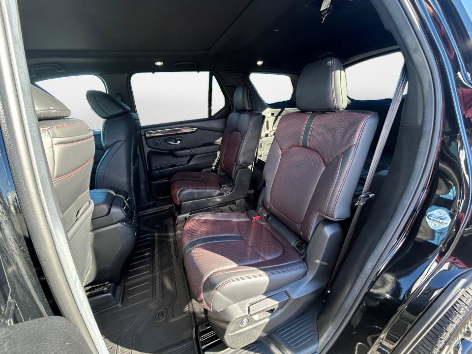 Certified 2025 Honda Pilot Black Edition image 12