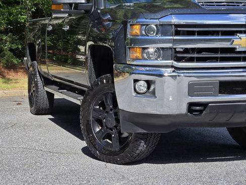 Used 2018 Chevrolet Silverado 2500 LTZ w/ Duramax Plus Package image 11