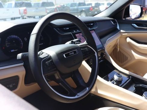 New 2025 Jeep Grand Cherokee Limited w/ Luxury Tech Group II image 14