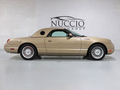 Used 2005 Ford Thunderbird image 15