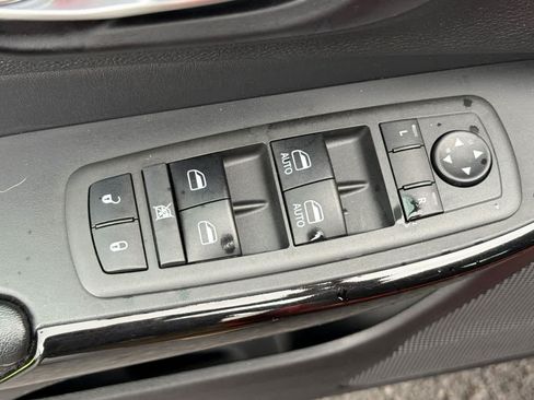 Used 2021 Jeep Cherokee Latitude Plus AWD/4WD image 15