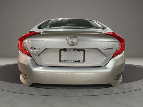 Used 2016 Honda Civic Touring image 4
