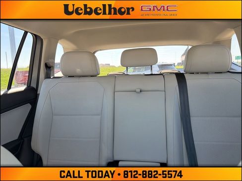 Used 2021 Volkswagen Tiguan SE w/ Panoramic Sunroof Package FWD image 23