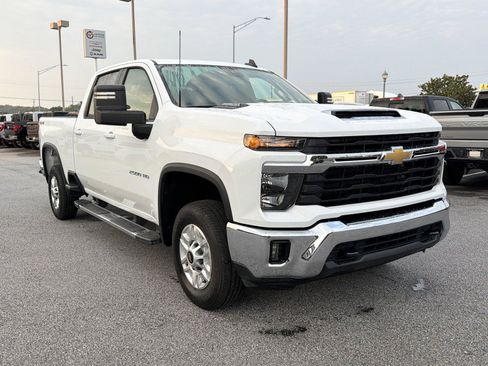 Used 2025 Chevrolet Silverado 2500 LT w/ Convenience Package AWD/4WD image 4