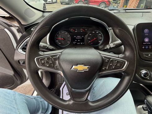 Used 2021 Chevrolet Malibu LT FWD image 11