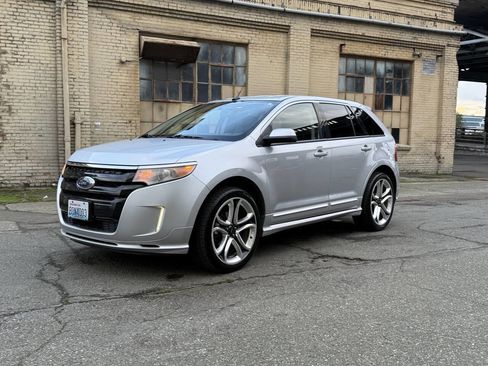 Used 2011 Ford Edge Sport w/ Driver Entry Pkg image 2