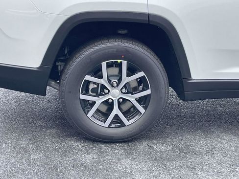 New 2025 Jeep Grand Cherokee L Limited w/ Luxury Tech Group II image 12