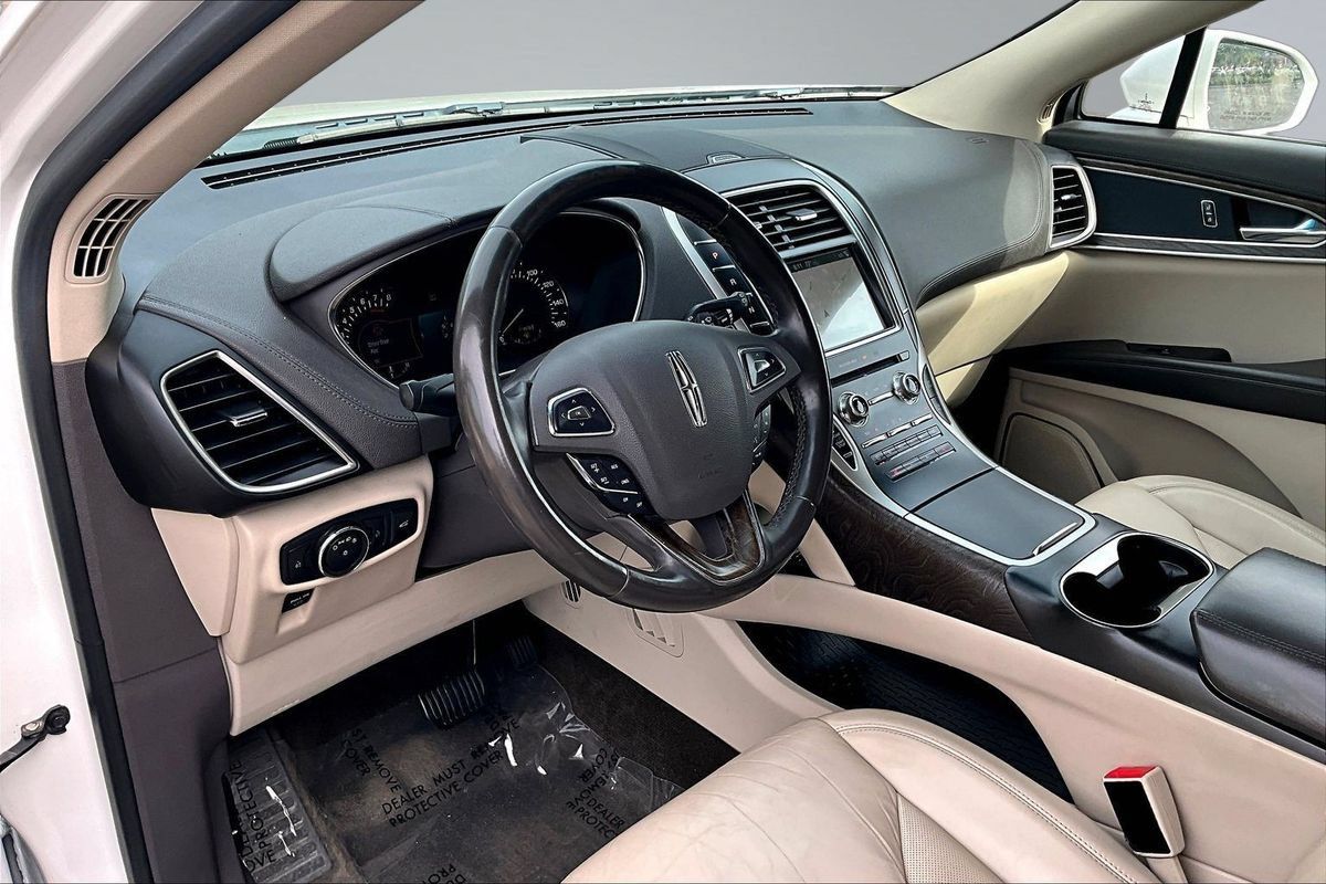 Used 2016 Lincoln MKX Select w/ Select Plus Package AWD/4WD image 11