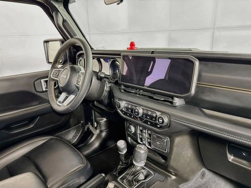 Used 2024 Jeep Wrangler Unlimited Sahara AWD/4WD image 28