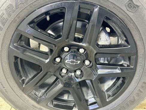 Used 2023 Chevrolet Silverado 1500 Custom w/ LPO, Dark Essentials Package RWD image 27