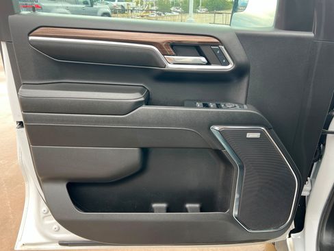 Used 2024 Chevrolet Silverado 1500 LT Trail Boss w/ Convenience Package II AWD/4WD image 15