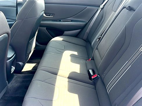 Used 2025 Hyundai Elantra SEL FWD image 19