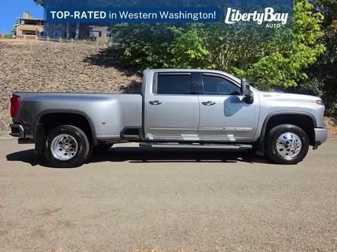 Used 2024 Chevrolet Silverado 3500 High Country w/ Technology Package AWD/4WD image 4